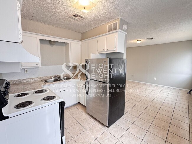 Photo - *NOW AVAILABLE!* 2 Bed/1 Bath Tri-plex Home in Noble Unit 614 S 7th St