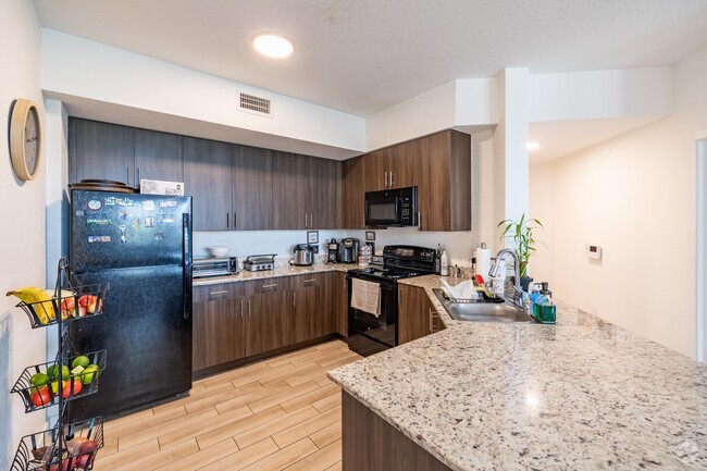 3BR, 2BA - 1,257SF - Kitchen - Water's Edge Apartment Homes