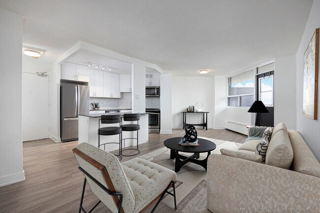 Photo - 3122 Hurontario St