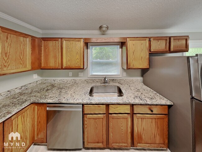 Photo - 204 Dovewood Ln