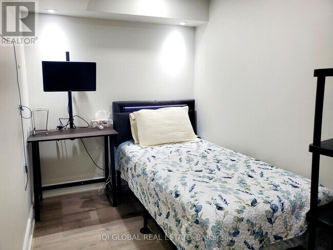 Photo - 1332 Basswood Cres