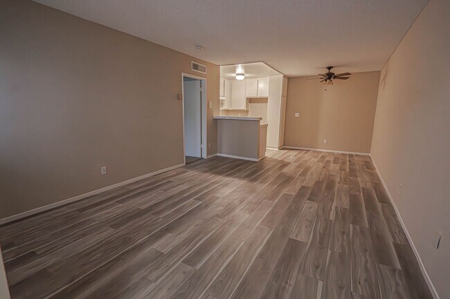 Photo - 2 Bedroom Condo for Rent in Sherman Oaks! Unit 110