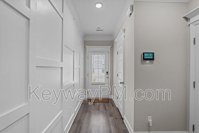 Photo - 1043 Linsmore Ave