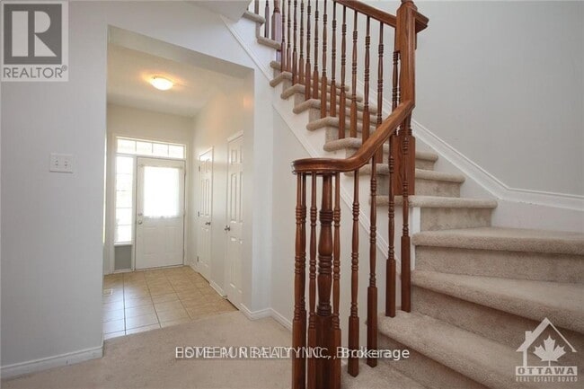 Photo - 608 Pepperville Crescent