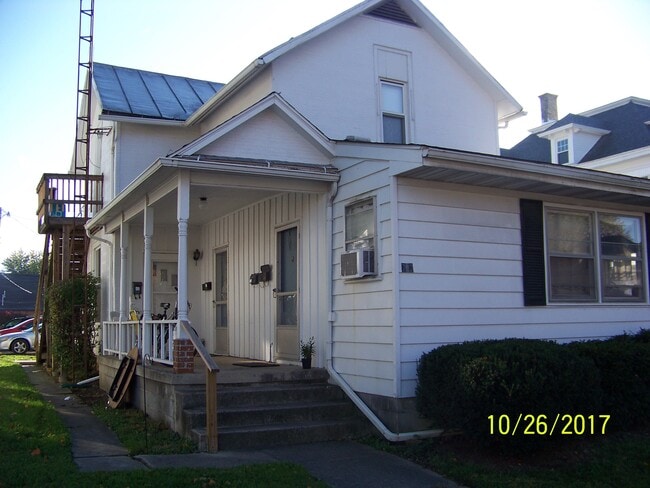 Photo - 723 N Main St