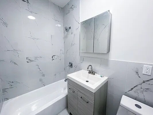 Photo - 909 DeKalb Ave