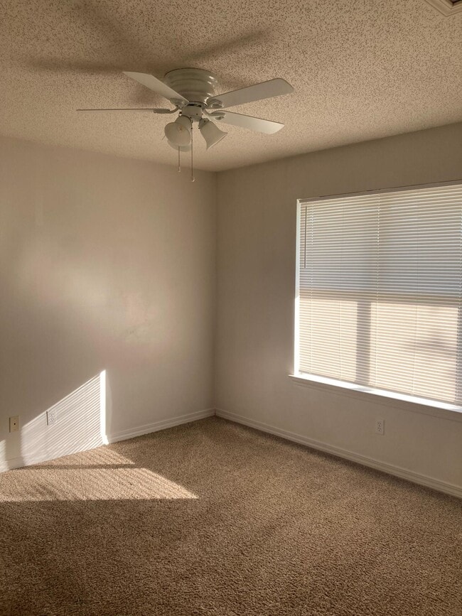 Photo - 587 Florosa Ct