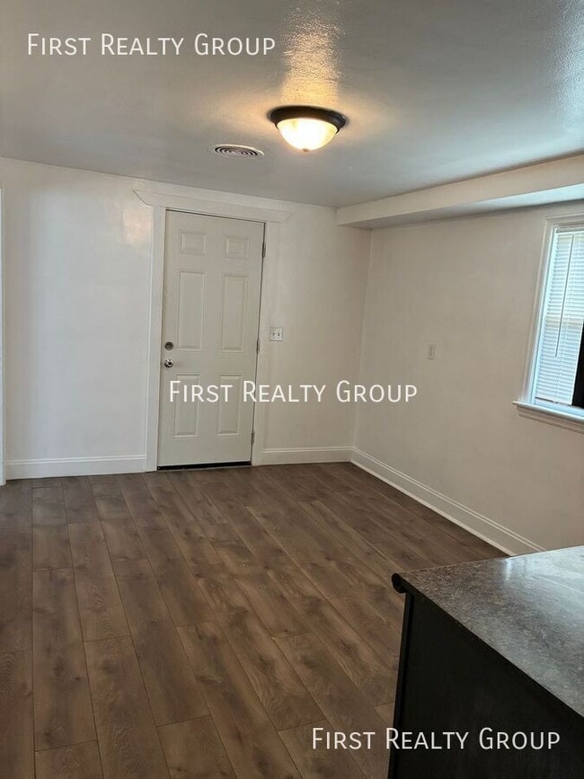 Photo - 3858 Haney Rd Unidad #B