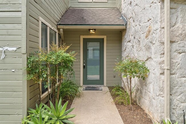 Building Photo - 6507 Cat Creek Trail Rental