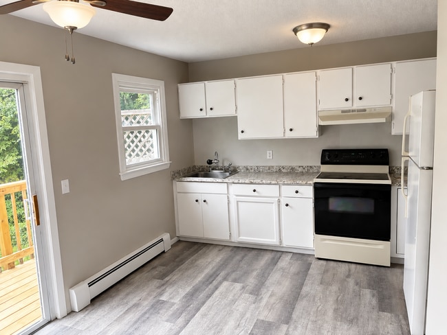 Building Photo - 508 Plain Hill Rd Unit B3