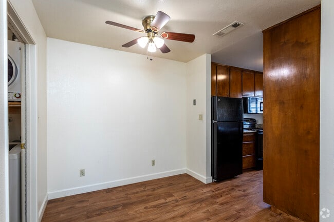 2BD, 2BA - 922SF - Dining Area
