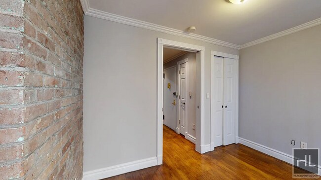 Photo - West 53rd Street Unidad 4C