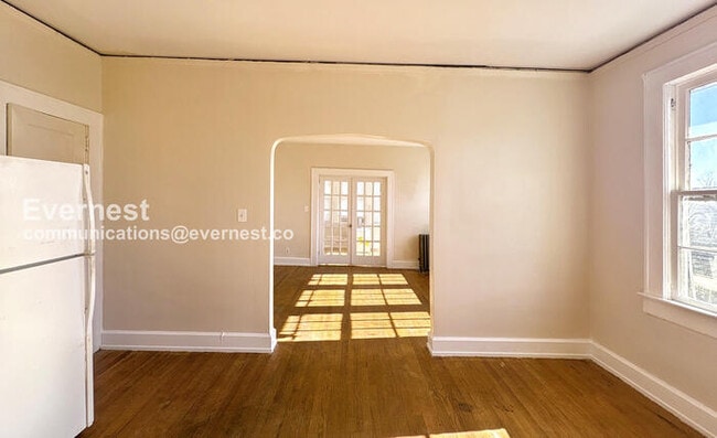 Photo - 904 3rd St W