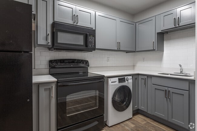 1BR, 1BA - 500 SF