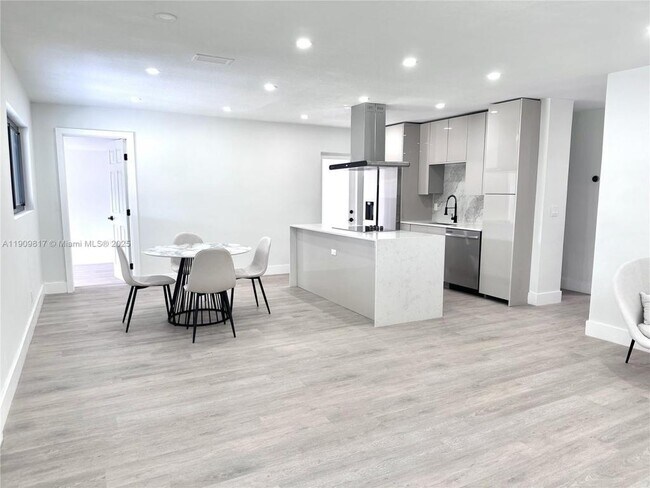 Building Photo - 2421 N 56th Terrace