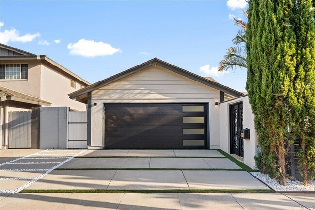 Building Photo - 553 Sturgeon Dr