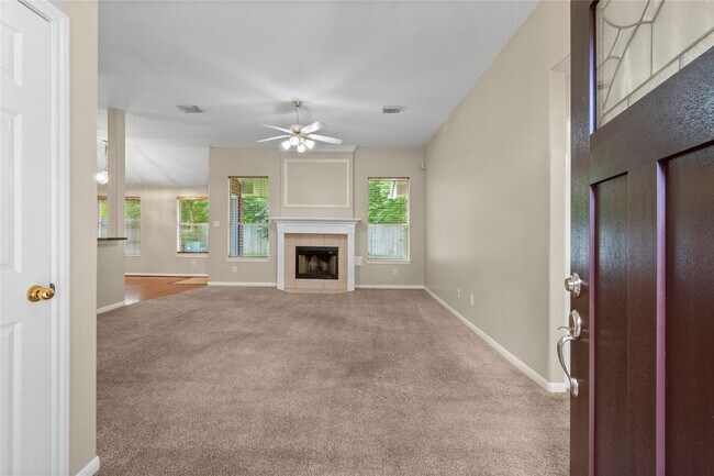 Photo - 805 Courtland View