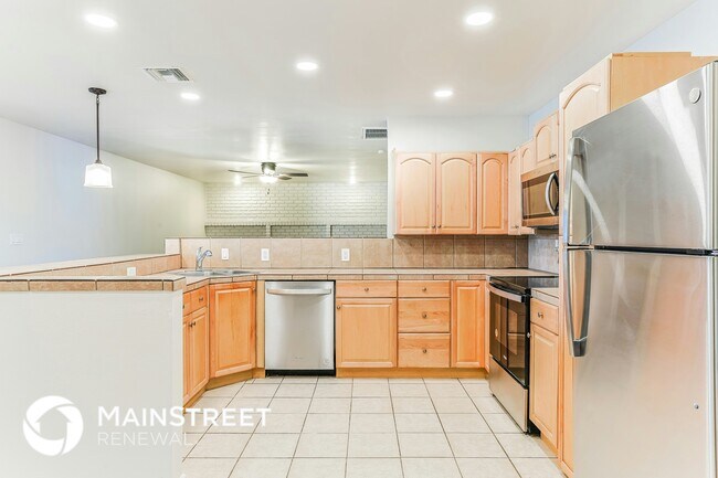 Photo - 1335 E Ellis Cir