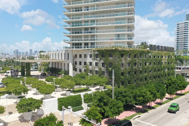 Photo - The Icon Tower