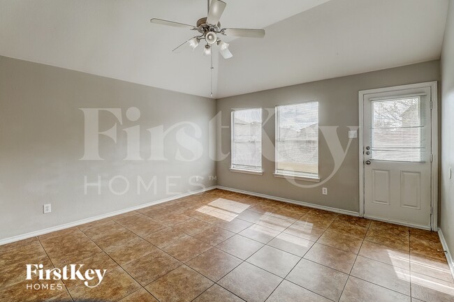 Photo - 1405 Silver Maple Ln