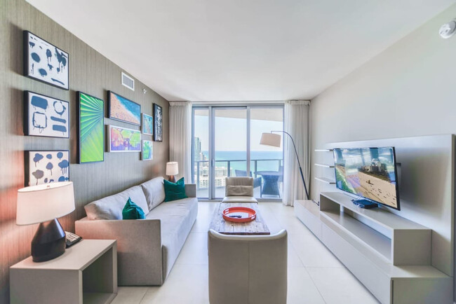 Building Photo - 4111 S Ocean Dr Rental