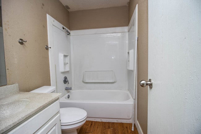 Lofts Bathroom - 060 Lofts