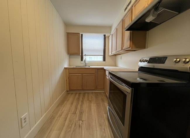 Photo - 2214 Bond Ave