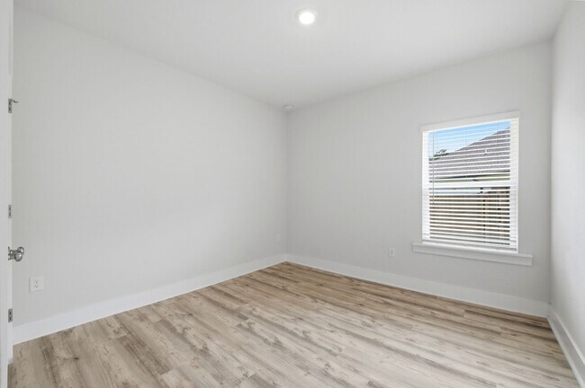 Photo - 209 Camellia Dr