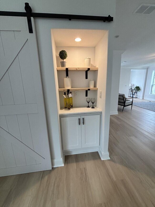 Photo - 5805 Mora Pl