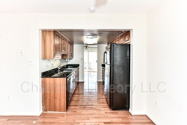 Photo - 8088 Edinburgh Dr