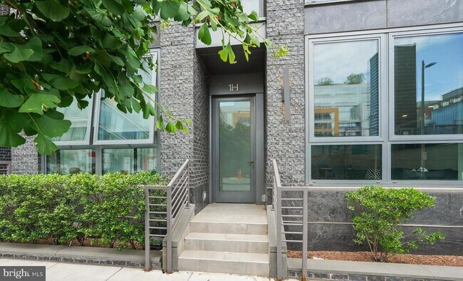 Building Photo - 1211 Van St SE Rental