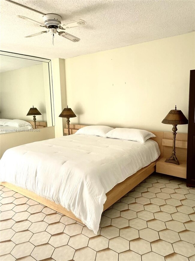 Photo - 3301 N Country Club Dr Unidad 309