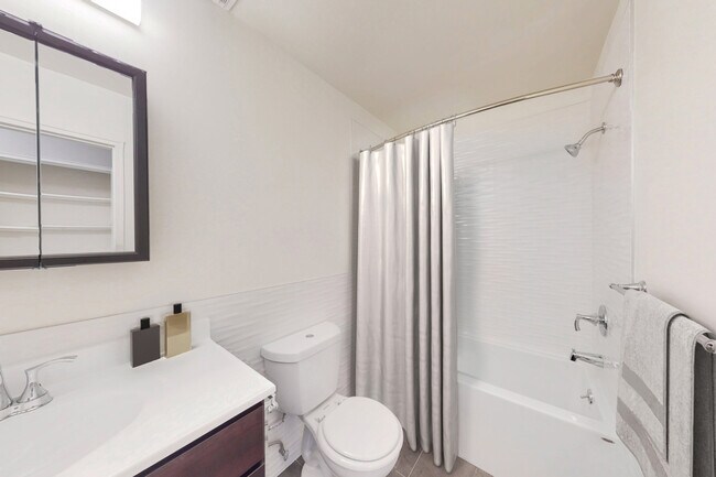 Photo - Royal Crest Apartments