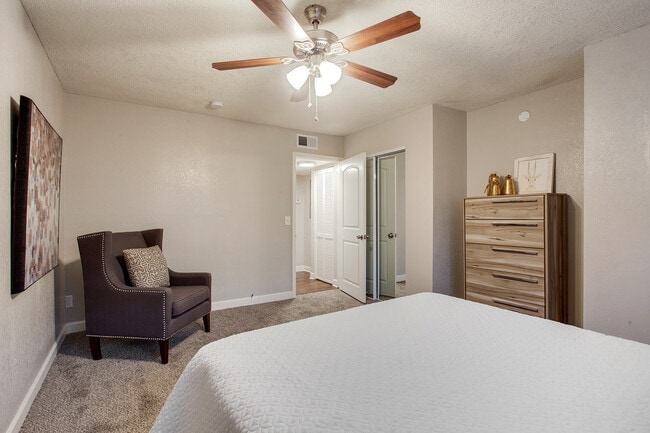 Photo - 3531 Gillham Rd Unit 10