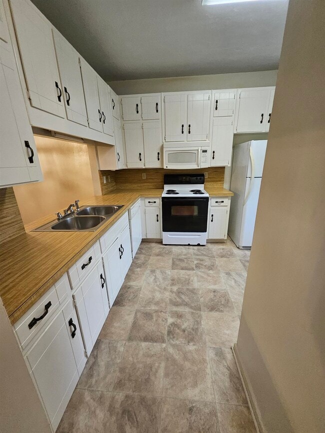 Photo - 463 E Van Buren St
