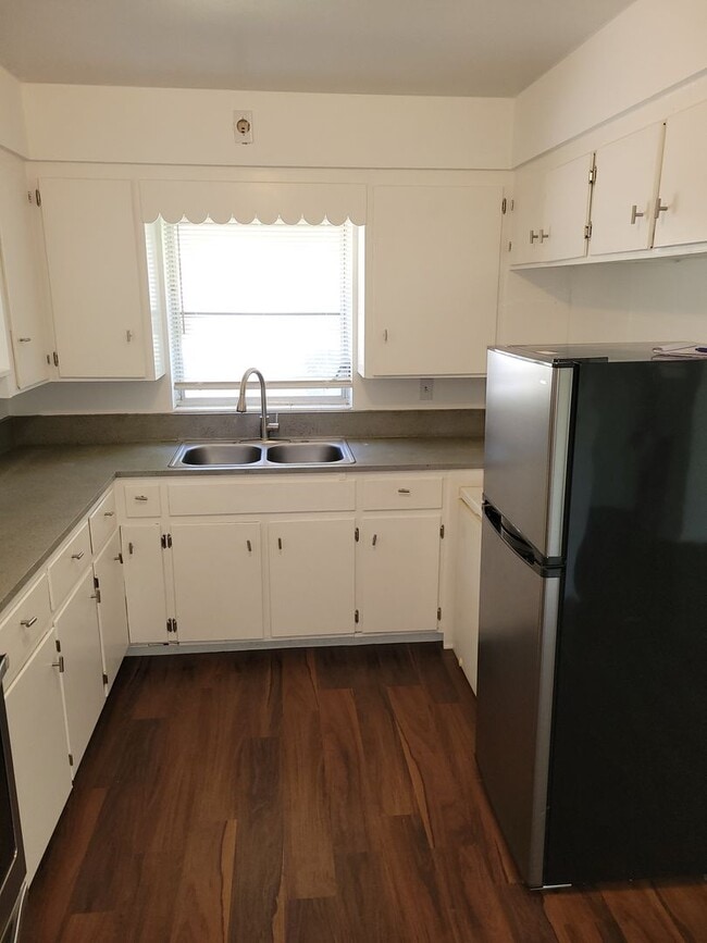 Photo - 3 BEDROOM 1 BATH  - 1/2 DUPLEX LOCATED IN ...