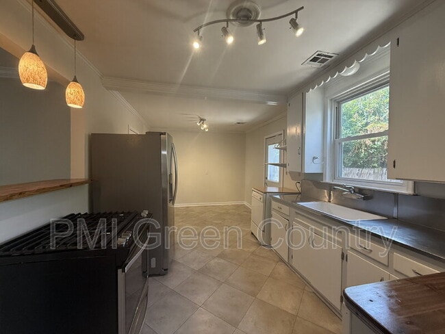 Photo - 2811 E 1st Pl