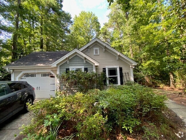 Building Photo - Welcome to this stunning 3-bedroom, 2-bath... Rental