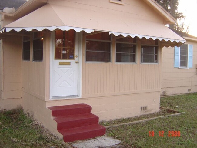 Building Photo - Charming Home in Tranquil Norwood Area