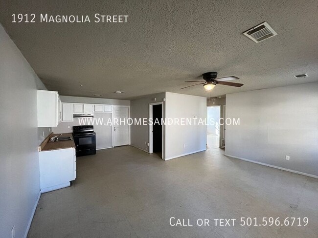 Photo - 1912 N Magnolia St