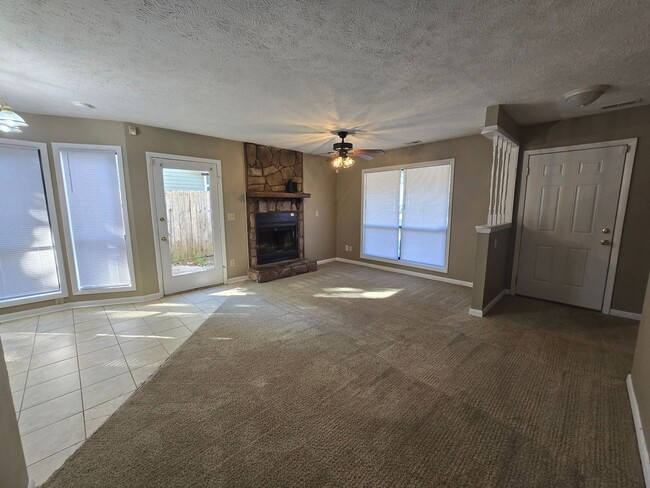 Photo - NEW LISTING!!