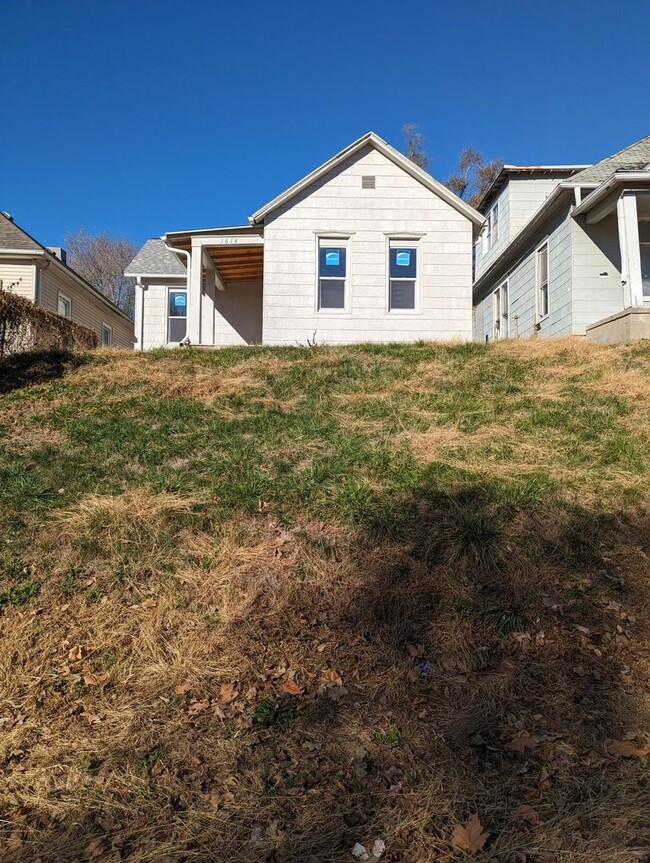 2 Bedroom House Available - 2 Bedroom House Available