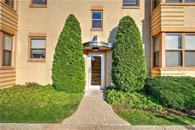 Photo - 1180 Narragansett Blvd Unit E2