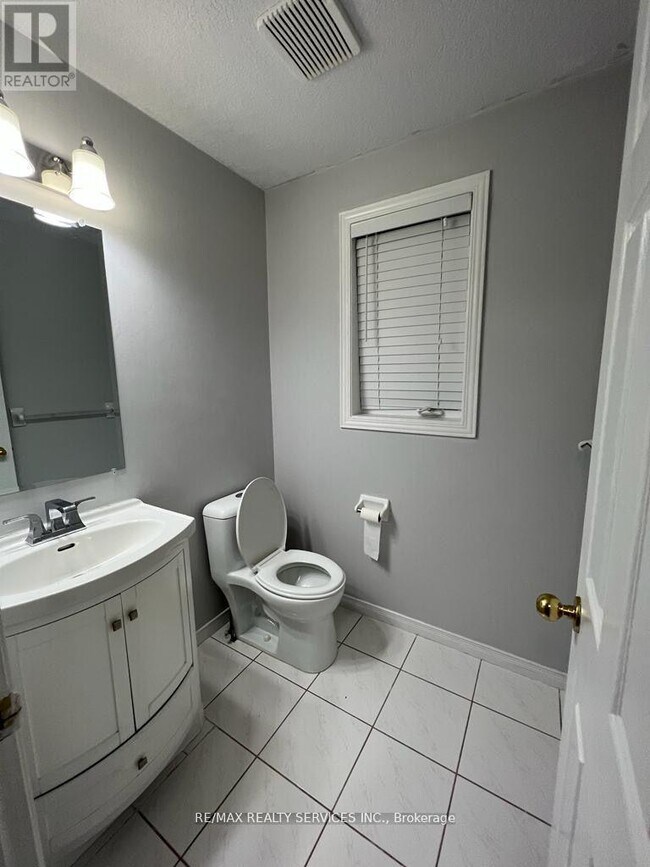 Photo - 282 Bankside Dr