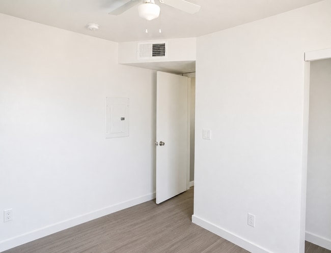 Photo - 1146 W Apache St Unit Apt 1