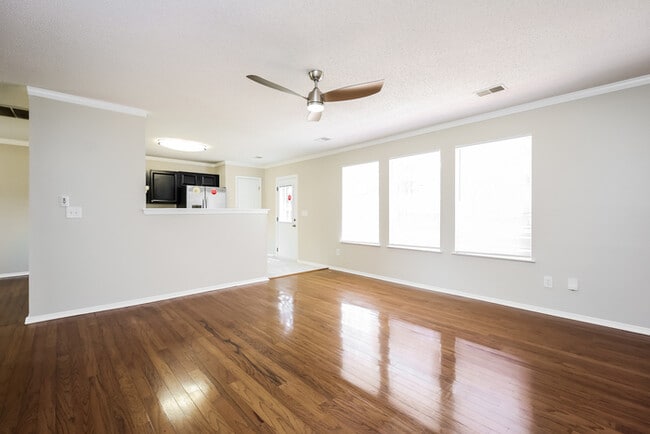 Photo - 121 Hatters Ct