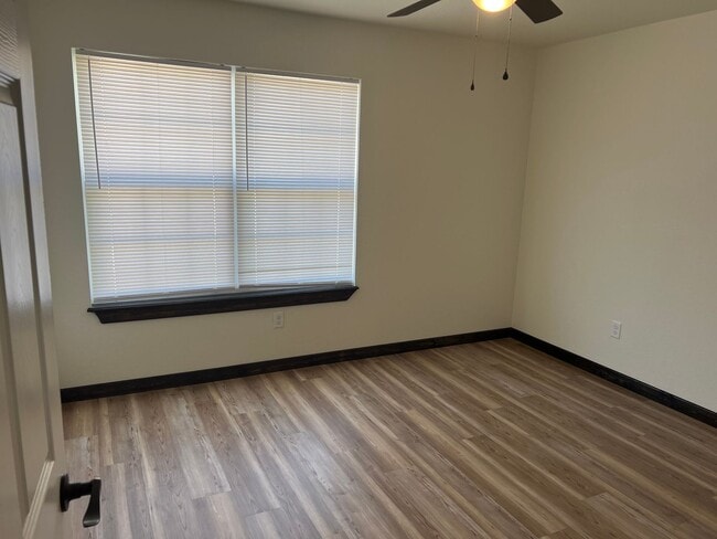 Photo - 1025-1027 S Cherokee Ave Unit 1025 S Cherokee