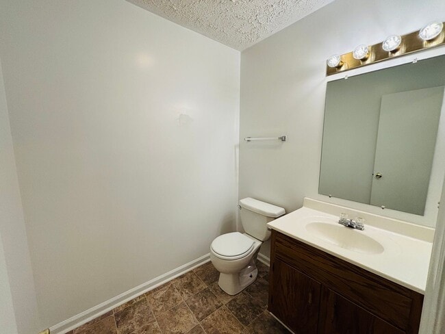 Photo - 435 Wakeman Ct NE