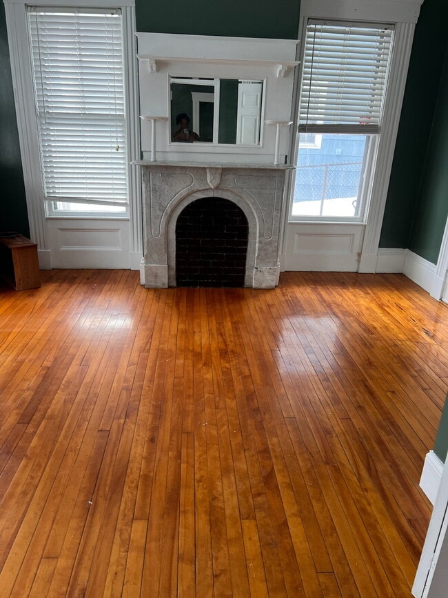 Photo - Beautiful 3 Bedroom 1 Bath Apartment in Crown Hill Unit 1