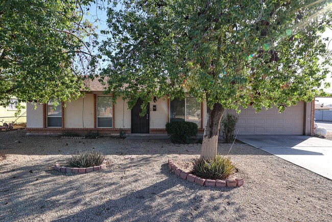 Photo - 8835 W Devonshire Ave